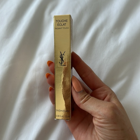 YSL Touche Éclat Awakening Concealer Click Pen- 2 Luminous Ivory - Picture 6 of 12